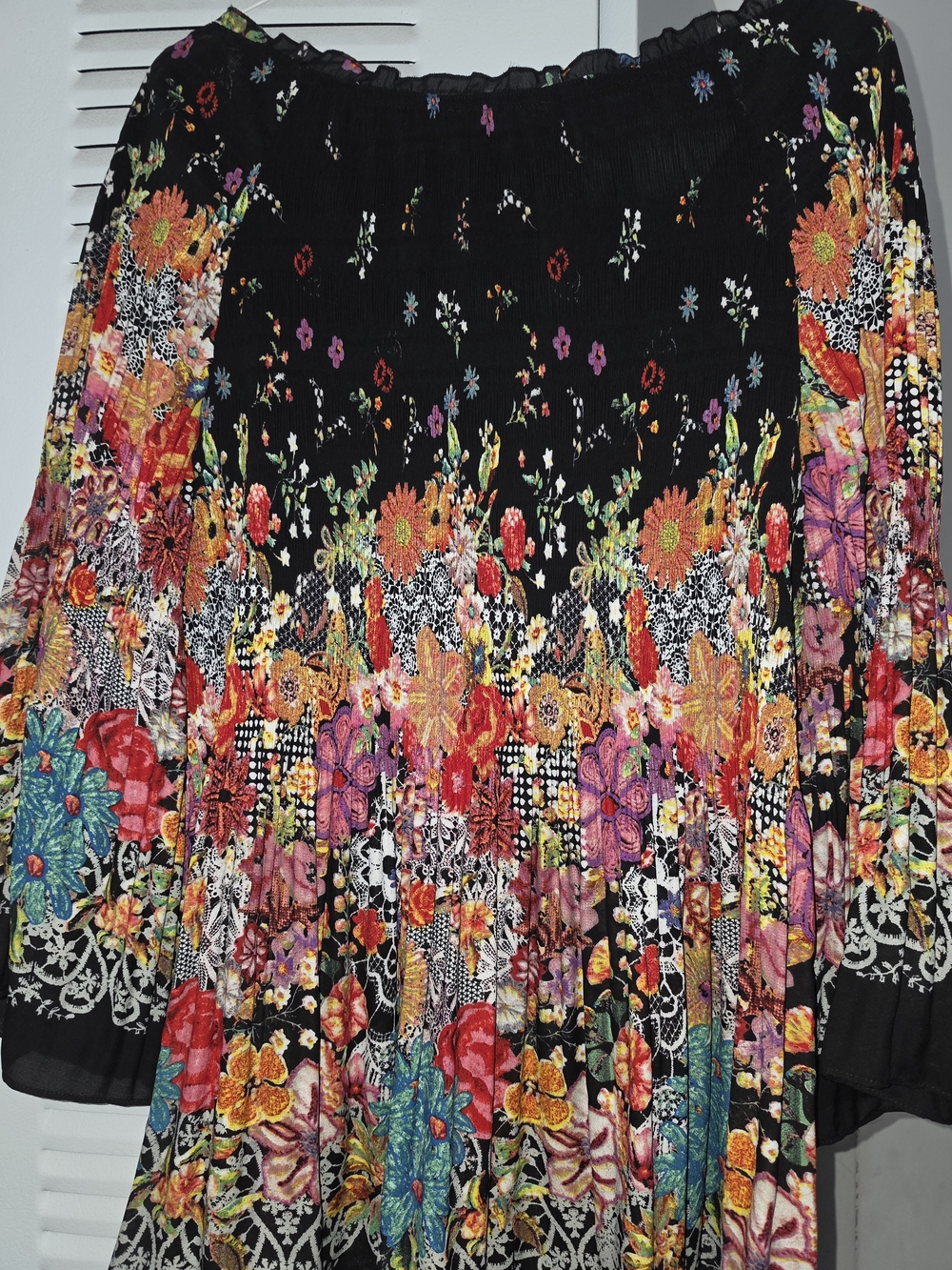 Melissa Paige Black Long-Sleeve Floral V-Neck Tunic Dress - Picture 4 of 9